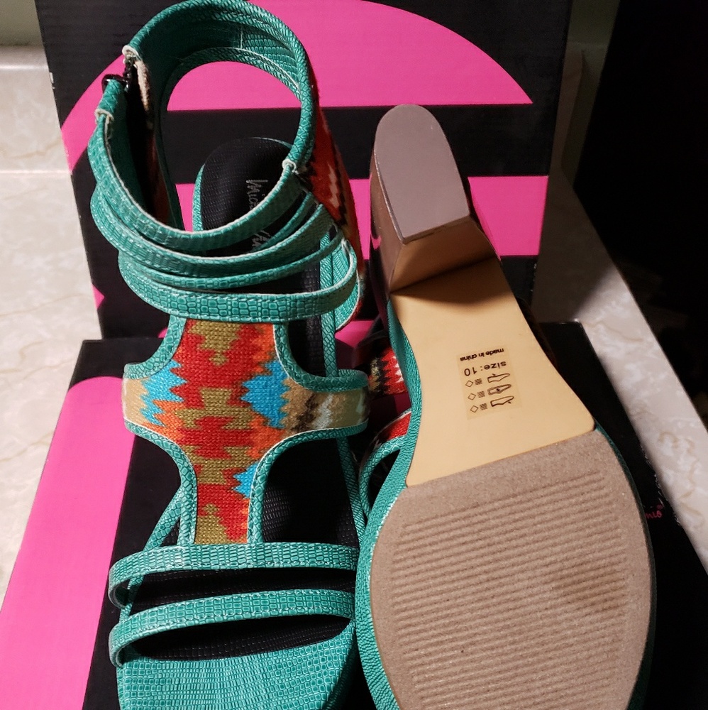 Sandal - Picture 2 of 4